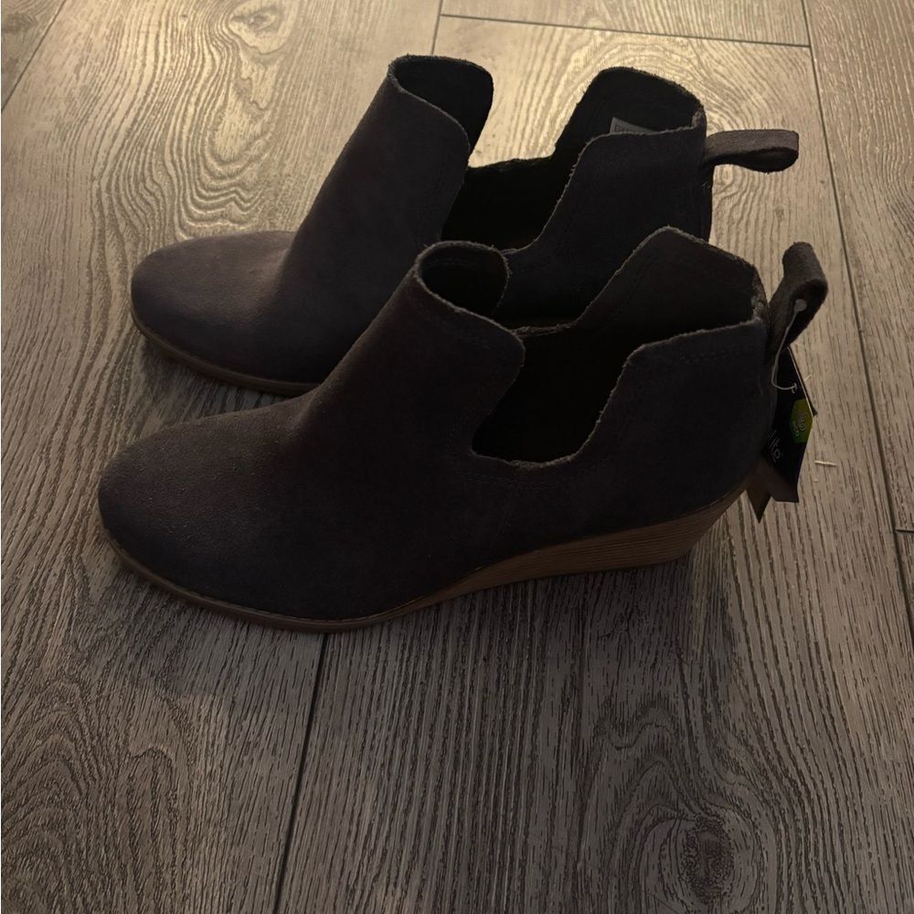 Tom’s Women's Ankle Boots - Picture 2 of 6